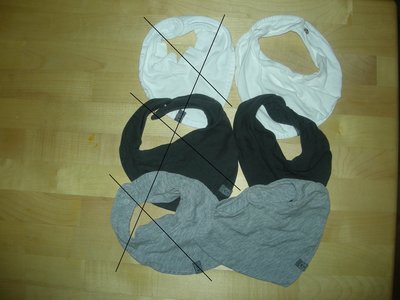 3 Ecks Halstücher ab Neugeborenen Alter mit zwei Druckknöpfen zur Größenverstellbar.JPG