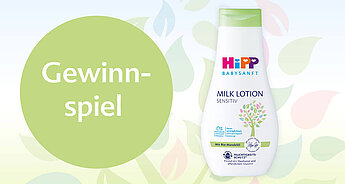 Eine grüne Flasche HIFF Babysanft"-Milchlotion mit 0% synthetischem Duft, die für empfindliche Haut geeignet und als Mit Bio-Mandel" gekennzeichnet ist.