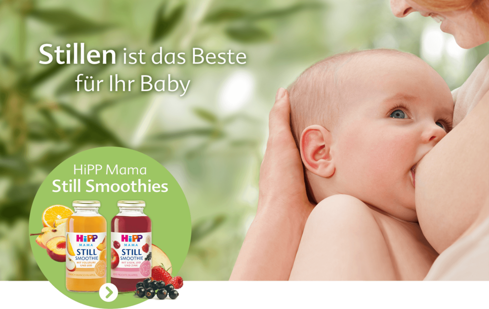Eine Mutter, die ihr Baby tröstet, mit Blick auf eine Produktwerbung für "Hipp Mama Bio-Stilltee", die als "FUR STILLTEE" bezeichnet wird.