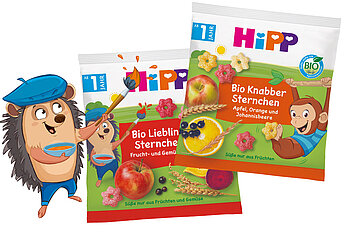 Zwei Packungen "HiPP Bio Fur Kinder" Fruchtsnacks mit jeweils einer anderen Fruchtmischung, begleitet von einem animierten Igel mit Pinsel.