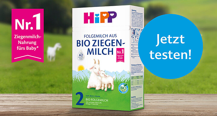 Eine Packung "Hipp's Bio Ziegenmilch" Stufe 2, die als "BIO FOLGEMILCH" gekennzeichnet ist. Auf der Packung steht, dass sie für Säuglinge ab 6 Monaten geeignet ist und aus 100 % Bio-Milch hergestellt wird. Das Produkt ist frei von künstlichen Farb- und Konservierungsstoffen.