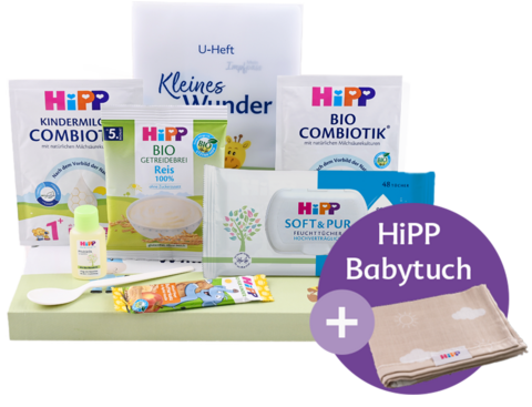 Eine Vielzahl von Babypflegeprodukten, darunter eine Babyflasche, ein Beutel für Babynahrung, ein Babytuch, eine Babylotion und ein Beißring für Babys.