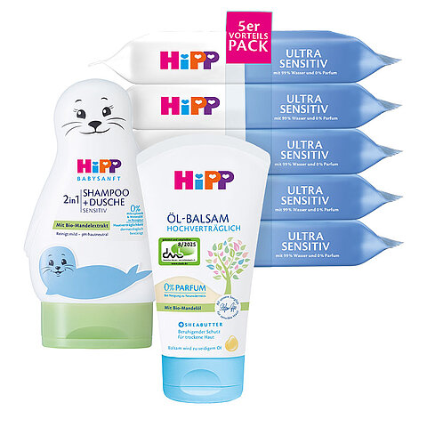 Eine Packung Babywindeln mit der Aufschrift "Hipp Babysanft" mit der Größe "3 Midi" und einer Menge von "36 Stück". Zu der Packung gehört eine Flasche "Hipp Babysanft Milchlotion Sensitive" mit einer Shampoo- und Conditioner-Formel.